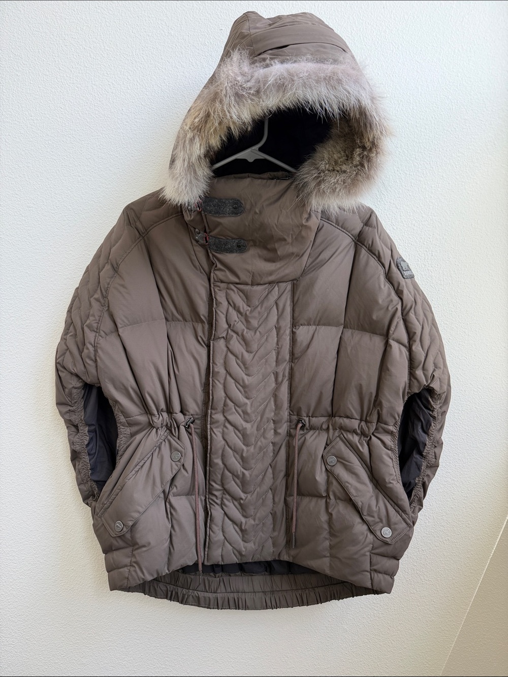 Sorel Aylwin Goose Down Cape coyote fur
Small / XS